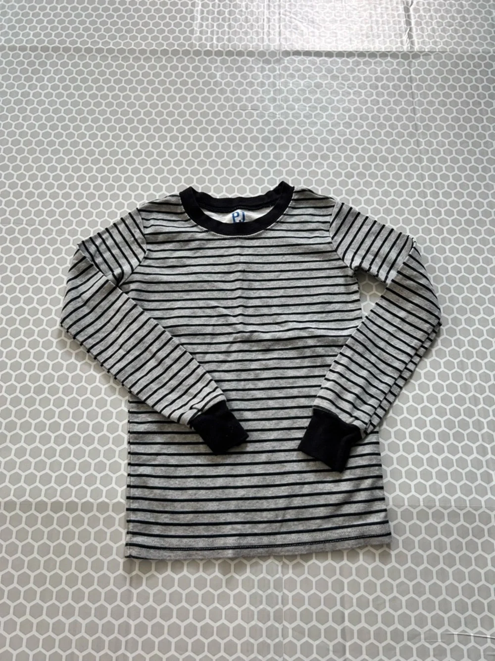 P J Place Gray & Black Striped Kids Pajama Set - Long Sleeve Top & Pants. Size 6